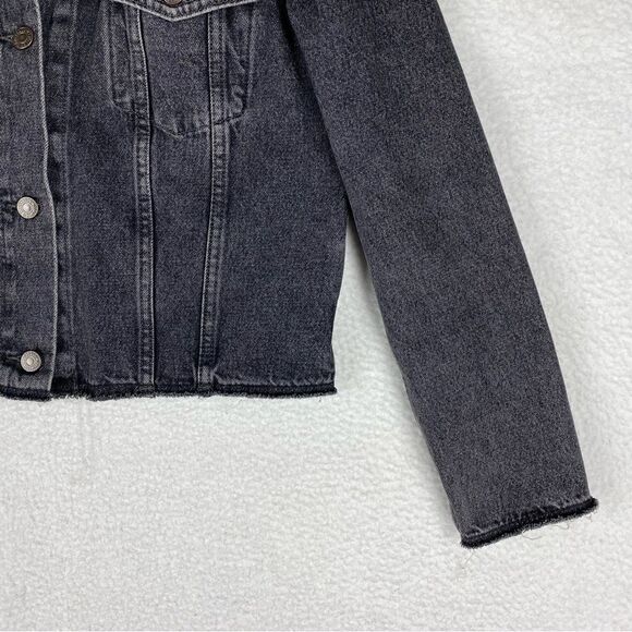 Levi's Jacket Womens M‎ Black Denim Cropped Trucker Raw Edges Collarless Fade - Picture 2 of 16